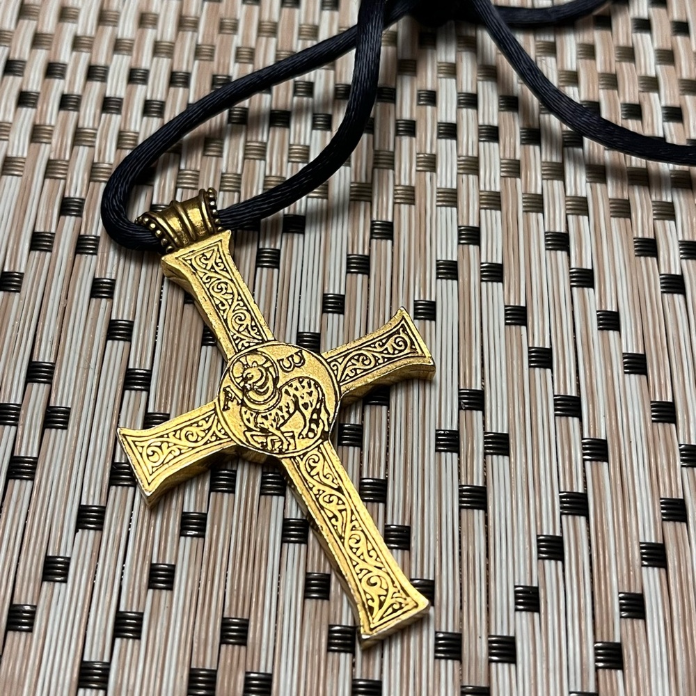MMA 1993 Gold Tone Lamb of God Large Cross Pendant Metropolitan Museum of Art